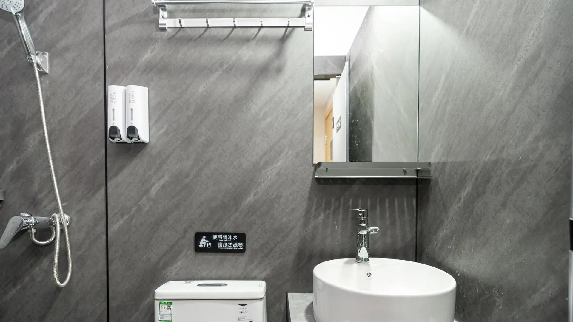 Denpa Inn - Zhenbei Subway Station Meichuan Road Pedestrian Street Branch Shanghai Hostel